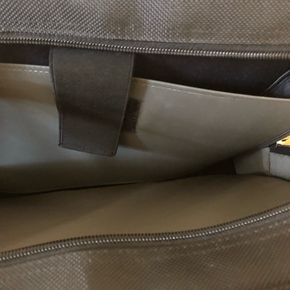 NWOT Black Canvas Compaq laptop with Shoulder Strap and leather Handles - Picture 6 of 7